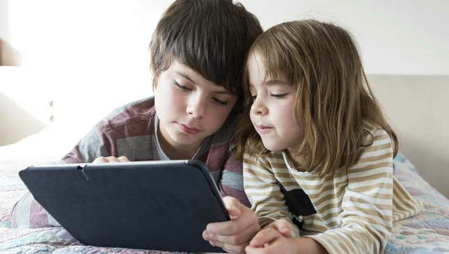 Image for article titled Pros And Cons Of Screen Time For Kids