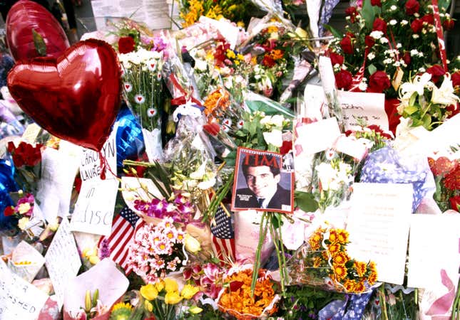 Image for article titled CHARMED LIFE, TRAGIC DEATH: JFK Jr. and the Last of the Great Magazine-Made Men
