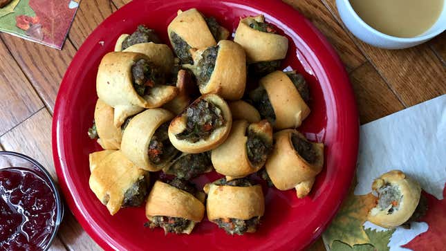 Image for article titled Stuffing-filled pigs in a blanket will fill you with stuffing until you’re stuffed