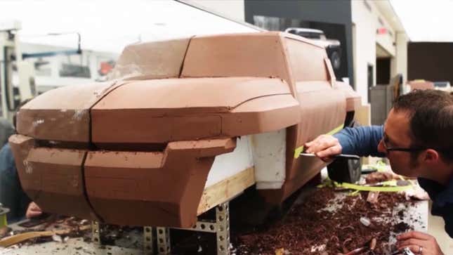 Image for article titled New 2022 GMC Hummer Electric Truck Images Show A Sail Pillar And A Short Bed
