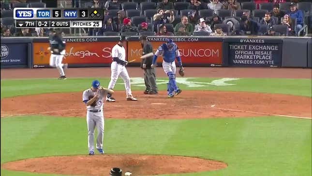 Jimmy Fallon Chugs Beer At Yankees Game
