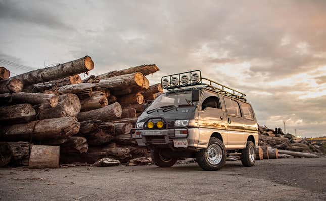 Image for article titled Your Ridiculously Radical Mitsubishi Delica Wallpapers Are Here