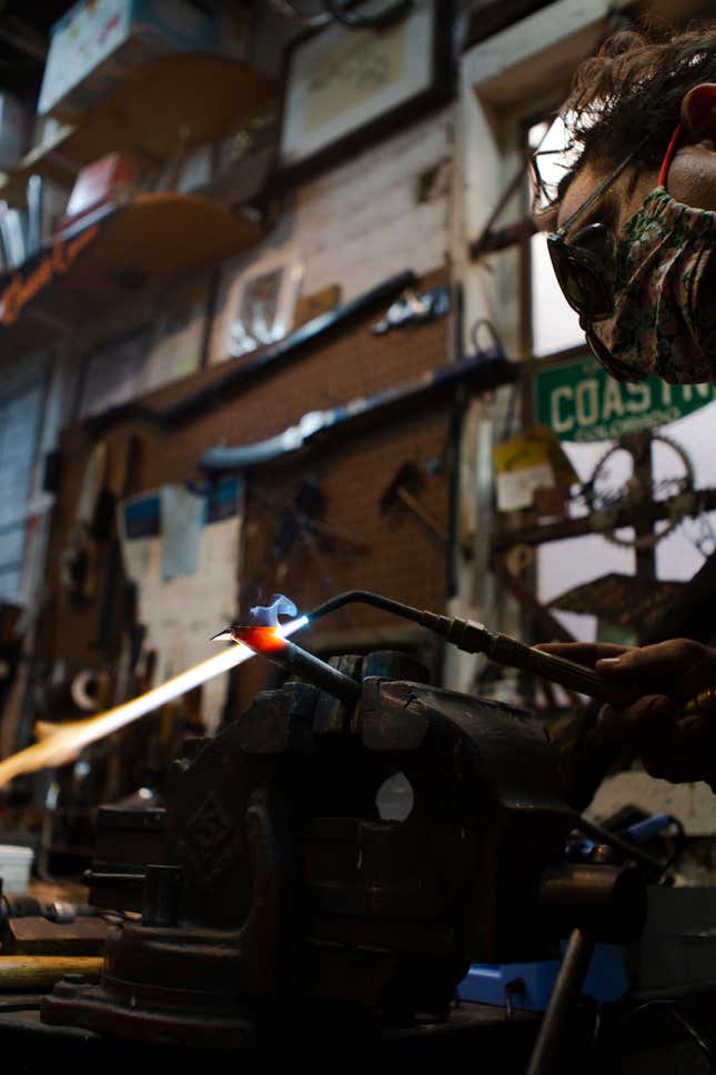 Image for article titled Here's How An Expert Framebuilder Will Repair My Horrible Old Schwinn's Snapped Frame