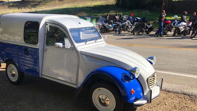 This Citroen 2CV Is an Unlikely Tiny Camper With a Double Bed and Kitchen -  autoevolution