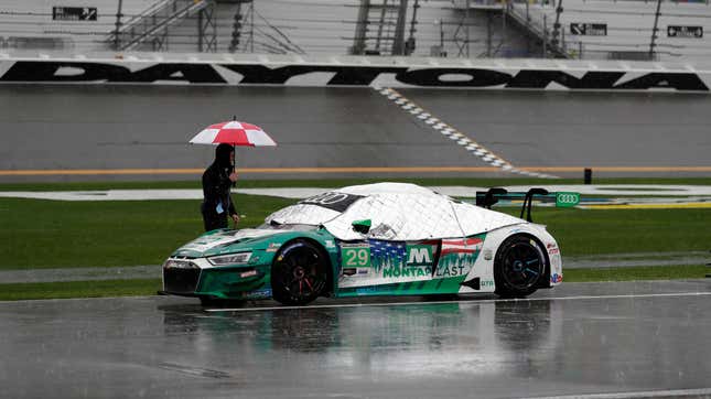 Image for article titled How to Survive a Rainy Race Weekend Without Hating Yourself