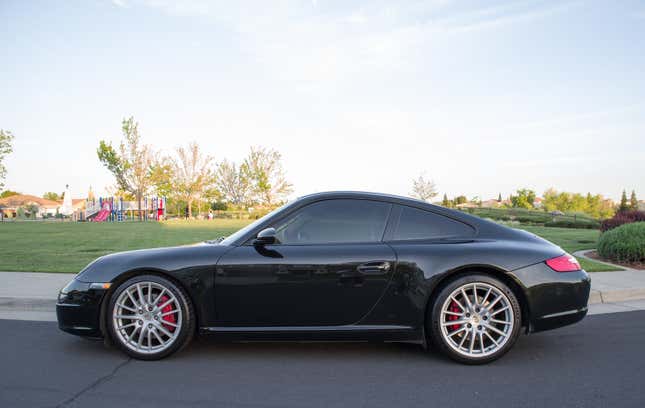 Image for article titled At $22,900, Could This 'Not A Garage Queen' 2005 Porsche 911 Make You Feel Like Royalty?