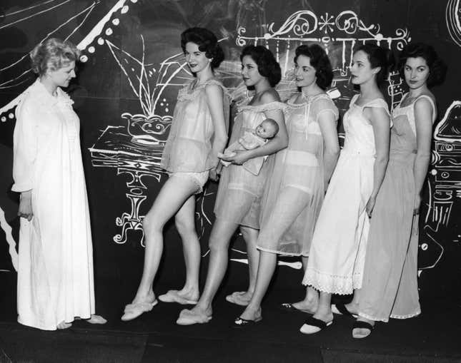Image for article titled Let's Pivot to Vintage Pajamas