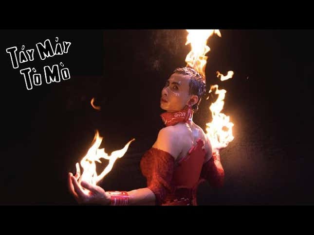 <i>DOTA 2</i> Cosplayer Set On Fire