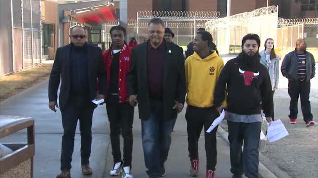 Jackson exiting Chicago’s Cook County Jail with released men