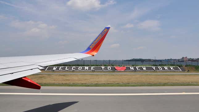 Image for article titled All Flights Temporarily Suspended, Then Resumed, From All NYC and Philadelphia Airports