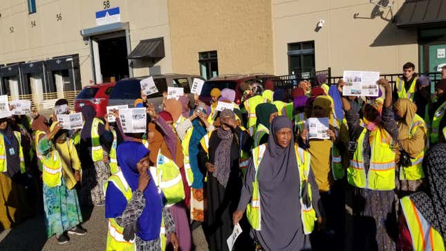 Image for article titled Amazon Workers Strike Outside Eagan, Minnesota, Delivery Station