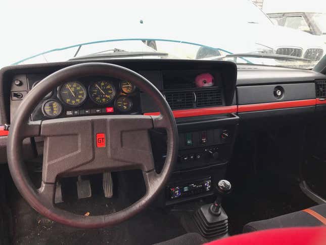 Image for article titled At $5,000, Would You Ring In The New Year With This 1974 Volvo 140?