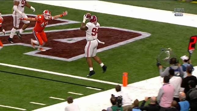 319-Pound Defensive Lineman Da'Ron Payne Gets Interception, Catches TD Pass In Five-Minute Span