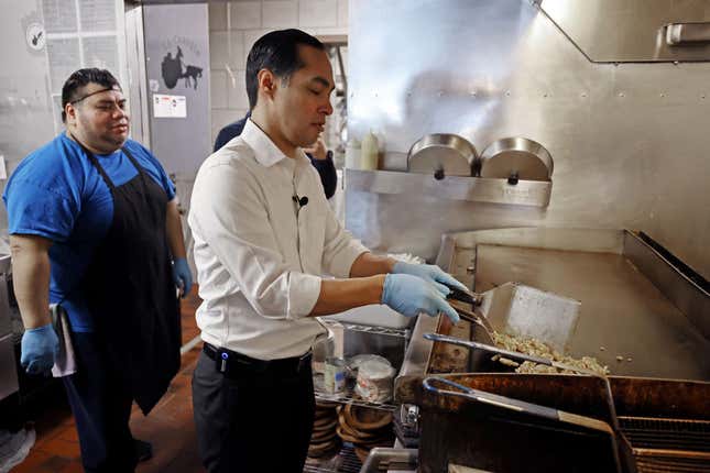 Image for article titled Last Call: Bernie eats a corn dog and other food highlights from Iowa