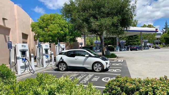 Image for article titled Chevron and EVgo Partner to Build Fast Chargers at Gas Stations