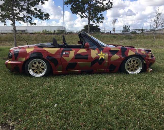 Image for article titled At $2,500, Is This Custom 1992 Mazda MX-5 Miata a Book You Don’t Judge by its Cover?