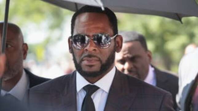Image for article titled R. Kelly Faces Prostitution Charges for Soliciting a Minor Who Asked Him for an Autograph