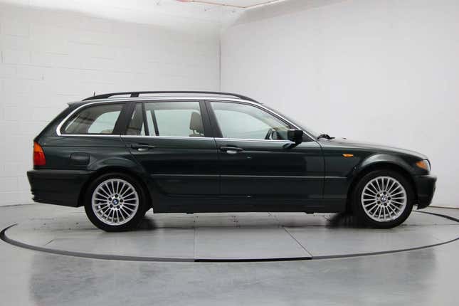 Image for article titled At $4,900, Could This 2003 BMW 325Xi In BRG Be A BFD?