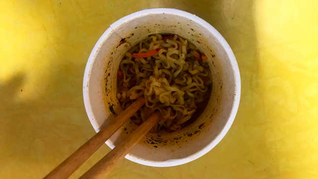 Image for article titled Cup Noodles, king of dollar ramen, tries its hand at stir-fry