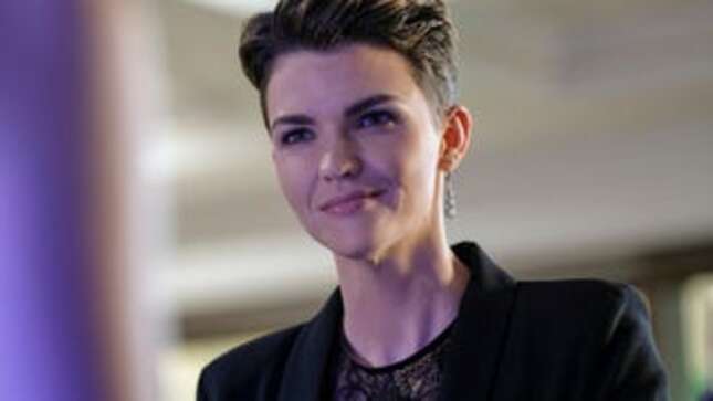 <i>Batwoman</i> loses hope, but finally dons her most famous accessory