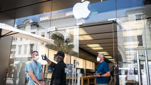 Image for article titled Apple Recloses 10% of US Stores Following Spike in Covid-19 Cases