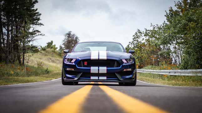 Image for article titled Your Brawny Ford Mustang Shelby GT350R Wallpaper Is Here