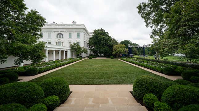 Image for article titled Melania's New White House Rose Garden Is Fittingly Joyless and Empty