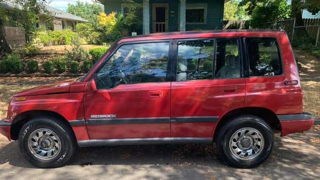 Image for article titled At $3,500, Would You Make This 1994 Suzuki Sidekick Your Wingman?