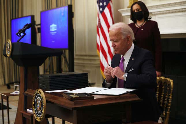 Image for article titled Biden’s Pen Game Is on Ballpoint, Signs Executive Actions to Increase Food Stamps and Speed Up Stimulus Money