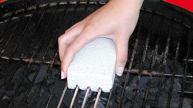 Better Grillin Scrubbin Stone Grill Cleaner-Scouring Brick/Barbecue Grill  Brush/Barbecue Cleaner for BBQ, Griddle, Racks