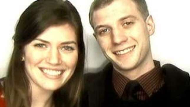 Girl Freaks Out After Guy Proposes in Photo Booth