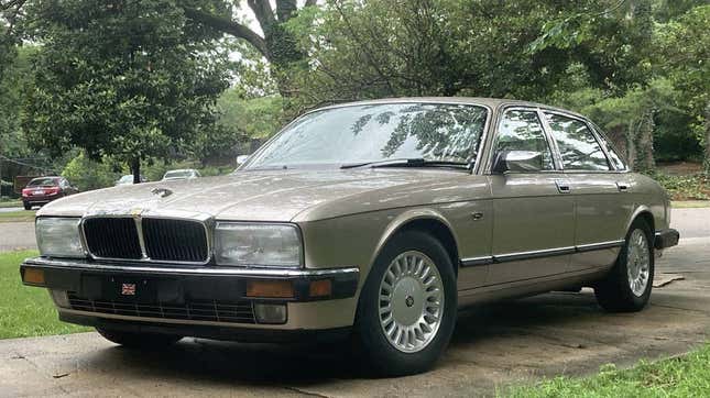 Image for article titled At $5,000, Would You Take A Victory Lap Of Luxury In This 1994 Jaguar XJ12?