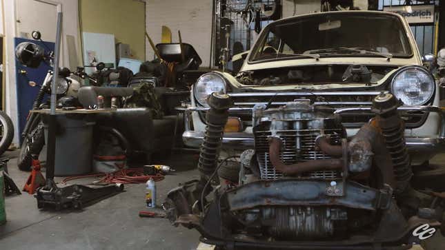 Image for article titled This Guy Is Fixing A 1972 Honda N600 By The Book, Which Is Kind Of Like A Car Forum But Printed On Paper