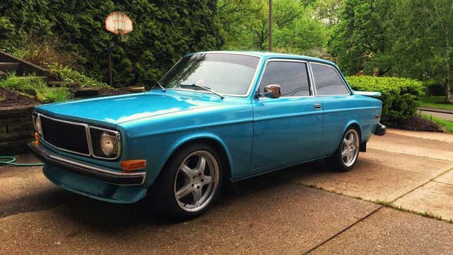 Image for article titled At $5,000, Would You Ring In The New Year With This 1974 Volvo 140?