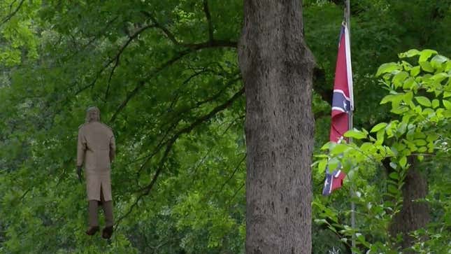 Image for article titled Homeowners Hang Mannequin and Confederate Flag in Front Yard, Claim It&#39;s a Leftover Halloween Decoration