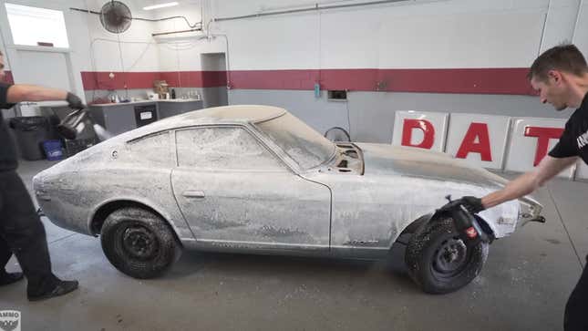 Image for article titled Watch This Datsun 280z Get Its First Wash Ever