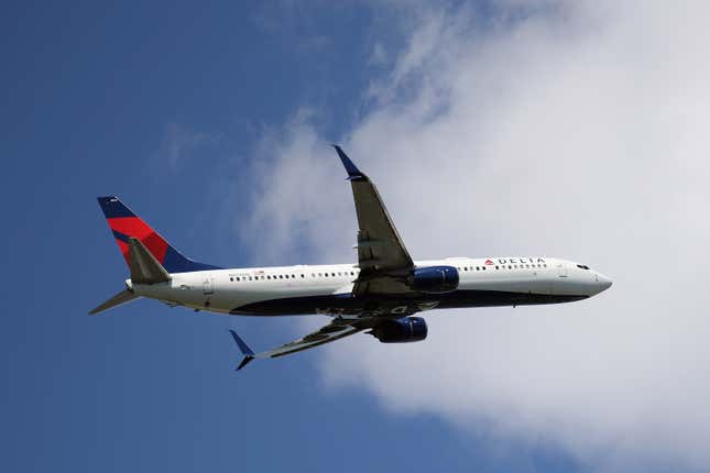 Image for article titled Delta Is Putting 'Vagina,' 'Genitals' and Lesbian Sex Scene Back in In-Flight Version of 'Booksmart'