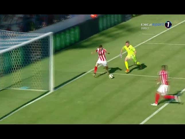 Striker Bails Out Goalkeeper's Fuck-Up With Even Bigger Fuck-Up
