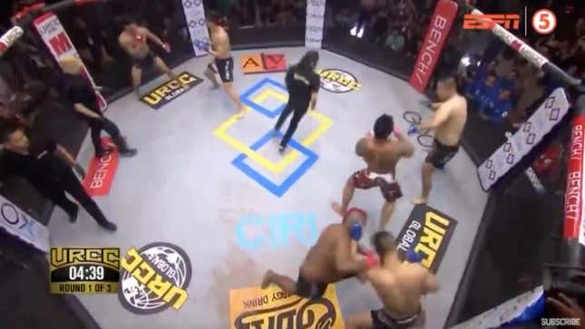 Image for article titled Philippine MMA Promotion Hosts Extremely Sloppy 3-On-3 Fight