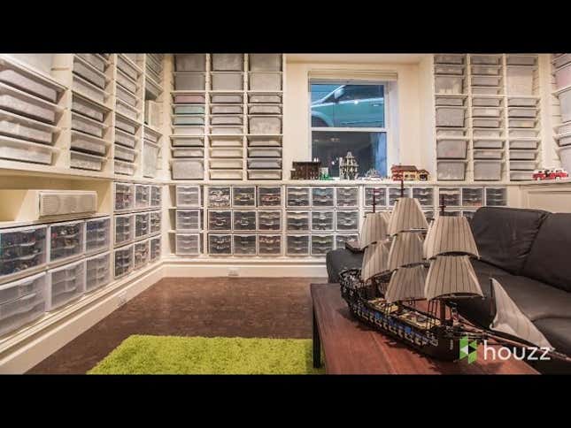 That's How You Fill A Basement With 250,000 LEGO Pieces
