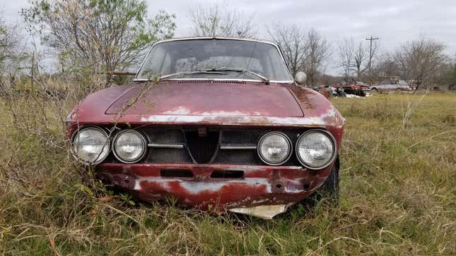 Image for article titled There&#39;s A Field Of Old Alfa Romeos Just Waiting For You To Take Them Home