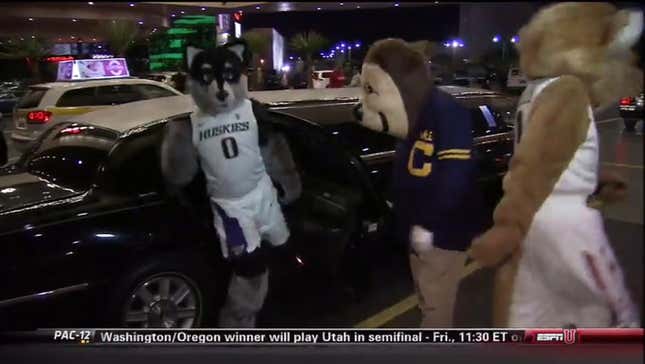 Bill Walton Made A Ray Lewis Limo Joke And Referenced Bill Simmons's Twitter Suspension On Tonight's ESPNU Broadcast