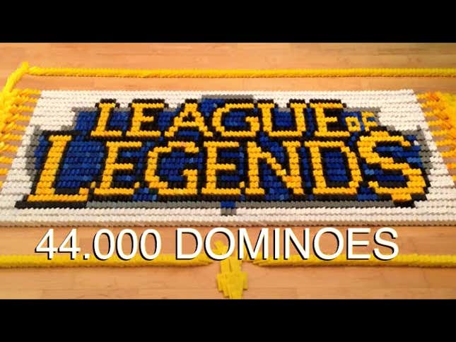 <i>League of Legends</i> Made with 44,000 Dominos