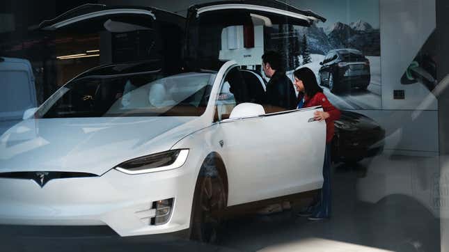 Image for article titled Tesla&#39;s Navigate Is Worse Than Human Driving: Consumer Reports