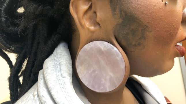 Image for article titled A Rather Unique Coming Out on Dr. Pimple Popper