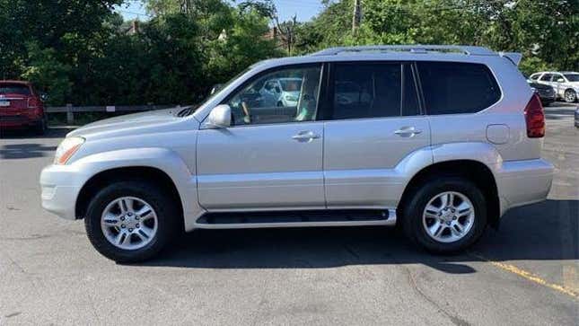 Image for article titled I Need An Affordable SUV To Tow My Track Car! What Should I Buy?