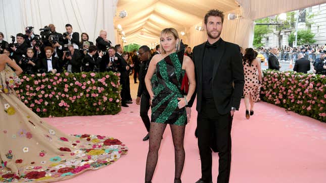 Image for article titled A Cryptic Instagram Caption Does Not Mean Miley Cyrus Is Pregnant, OK?