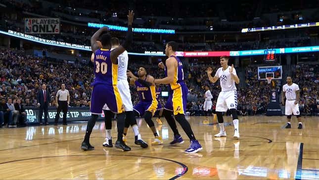 Nikola Jokic Blindly Pulls Off Stylish Assist