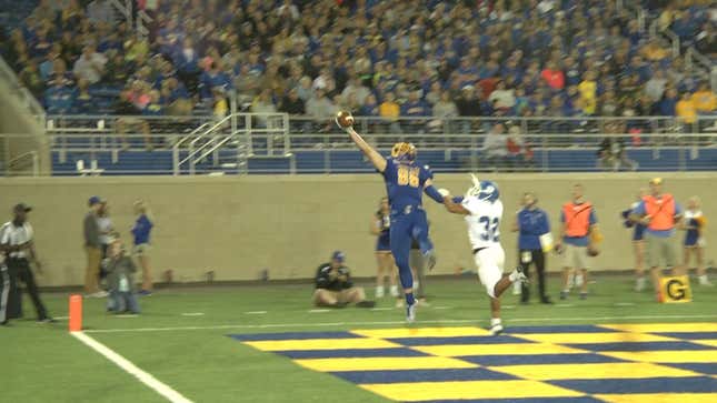 South Dakota State Tight End Makes A Gorgeous One-Handed Touchdown Catch