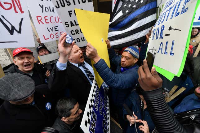 Competing protesters rally in Chicago against and for prosecutor Kim Foxx.